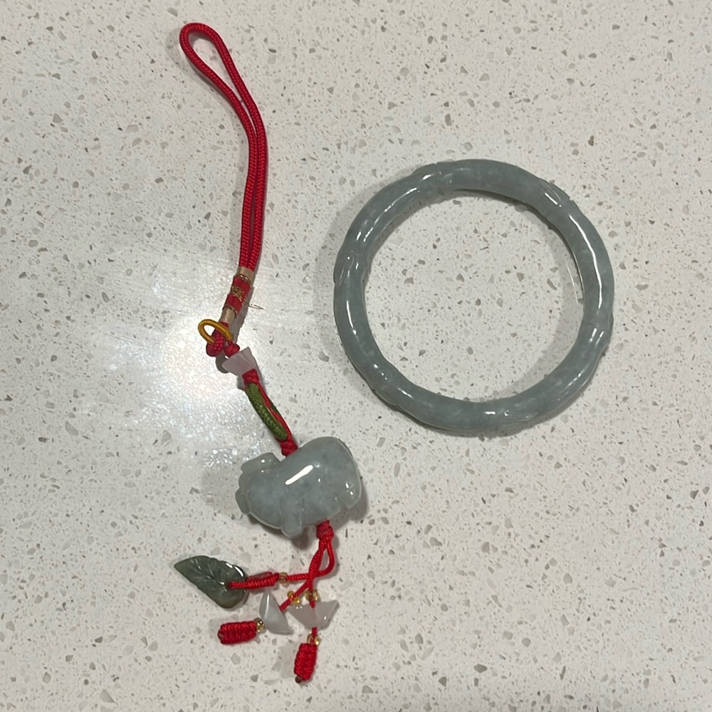 Elegant Jade Bracelet and good luck jade pig
(Bracelet measures 9inches)
